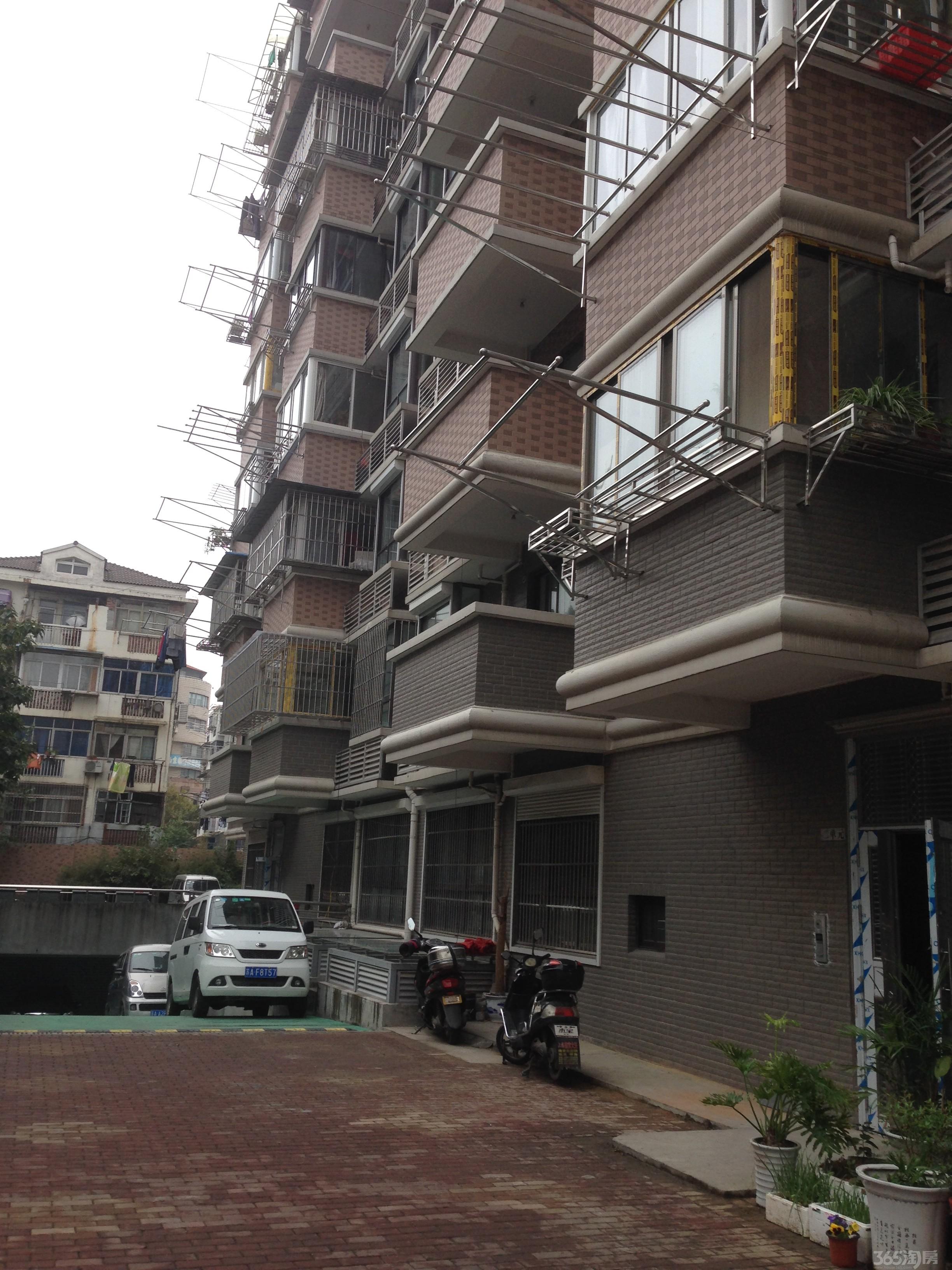 【建宁路 狮子山 卢龙山庄旁 电梯景观房 全明 一首房直接跟名_南京
