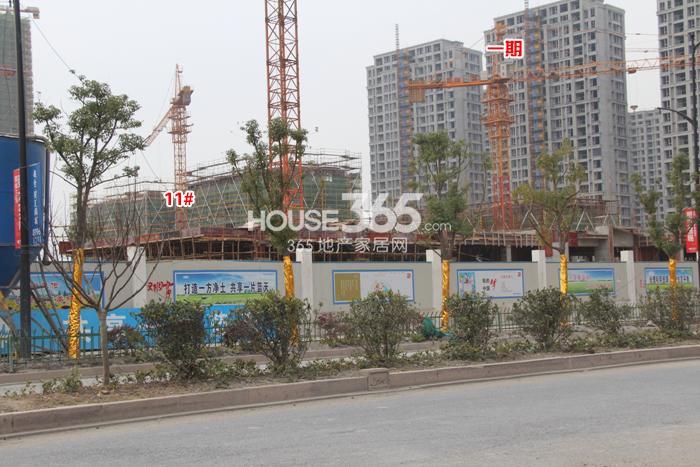 滨江万家名城一期11号楼施工进度 2015年3月摄 