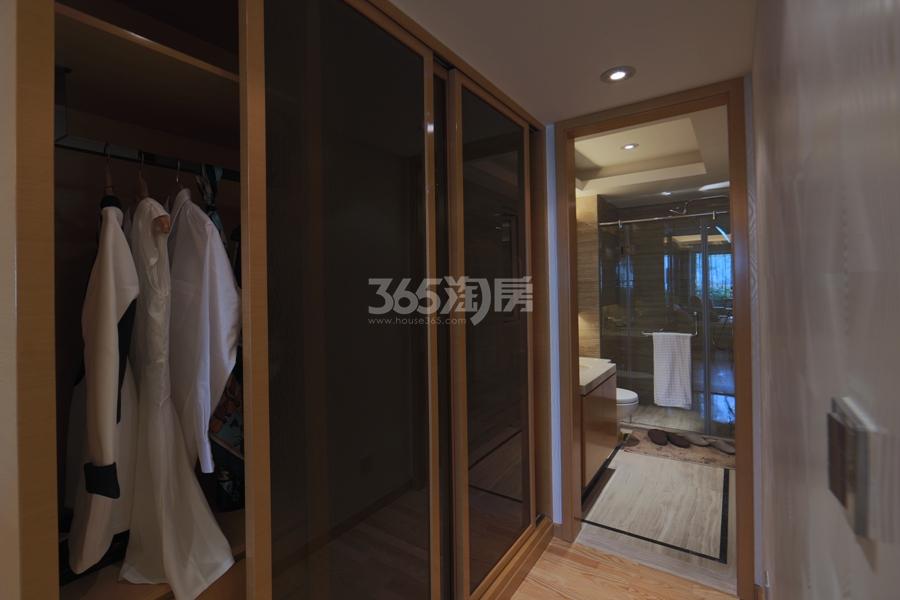 天阳明朗D户型90方样板房——衣帽间